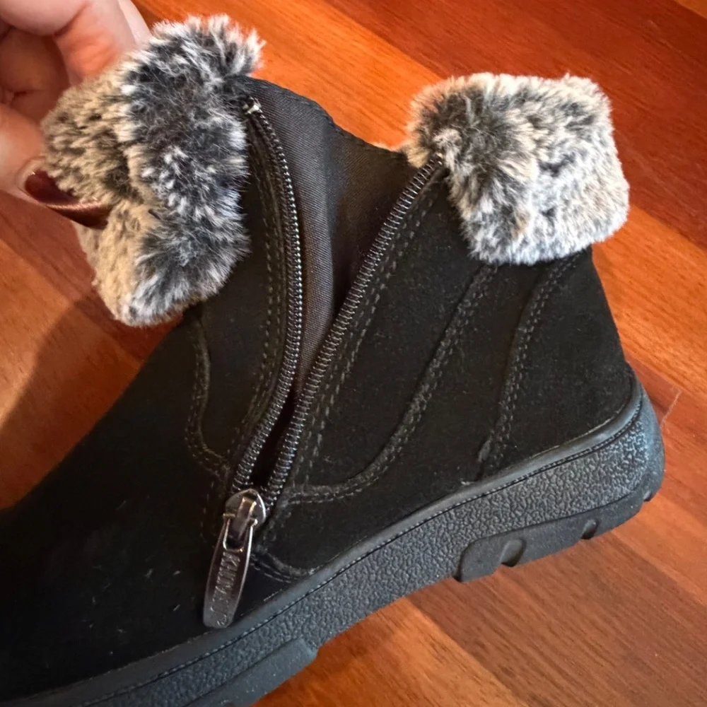 Khombu Women's Jessica Black Suede All Weather Ankle Boots, Size 8 - Picture 8 of 14